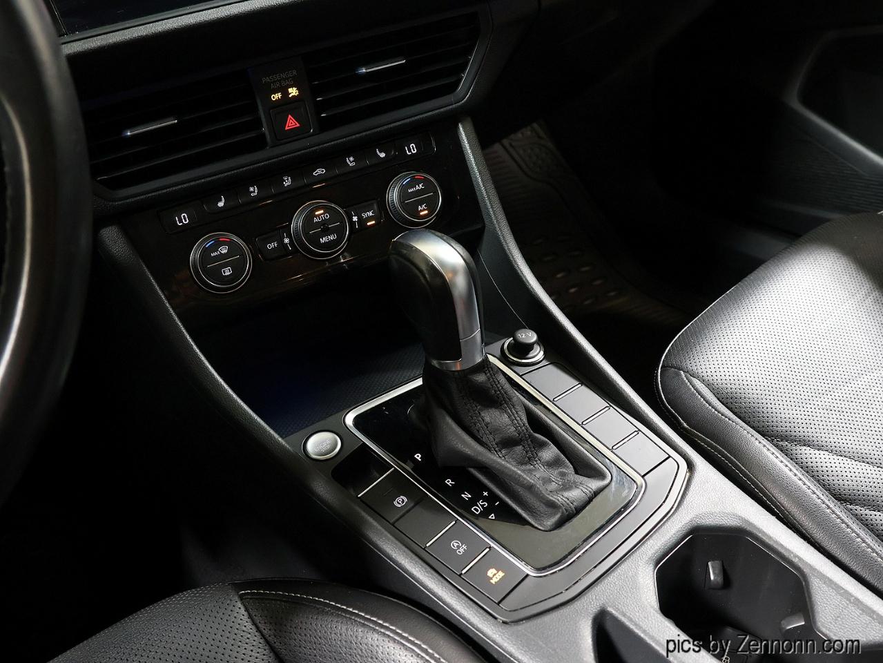 Volkswagen Jetta SEL Premium Auto w/CWP/ULEV 2019