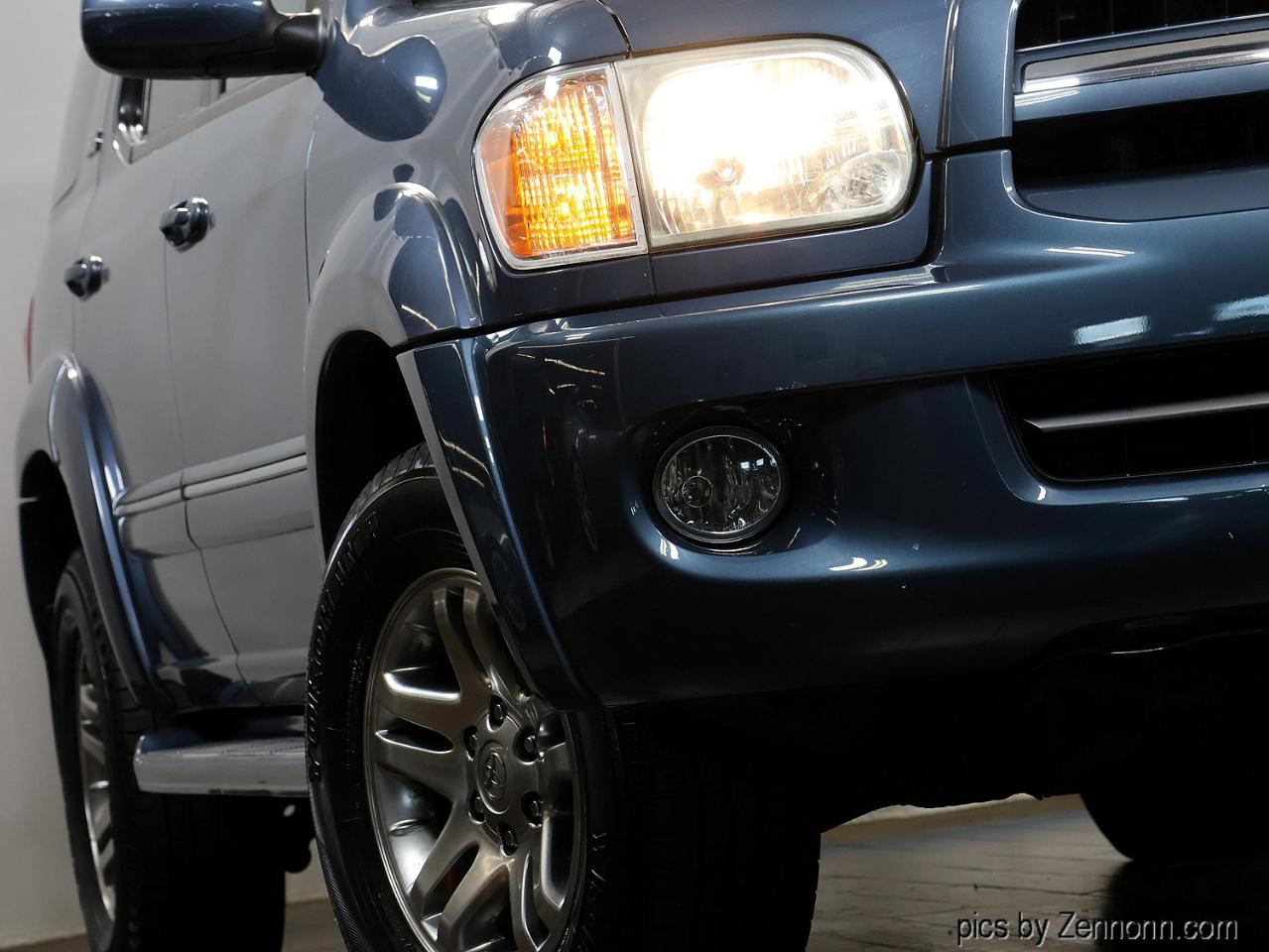 Toyota Sequoia 4dr SR5 4WD (Natl) 2006