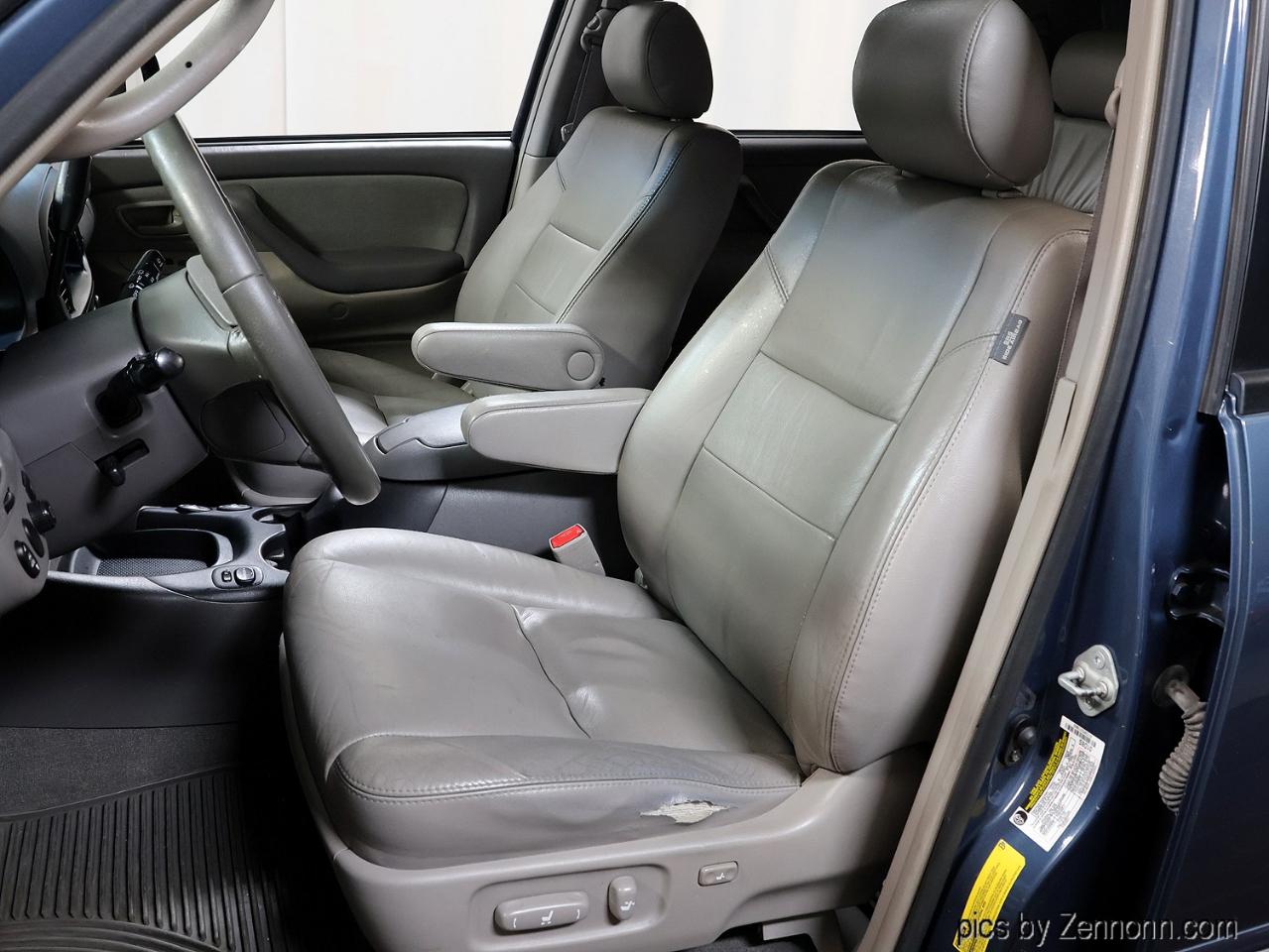Toyota Sequoia 4dr SR5 4WD (Natl) 2006