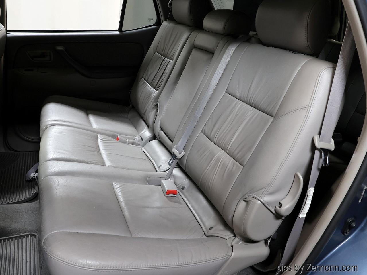 Toyota Sequoia 4dr SR5 4WD (Natl) 2006