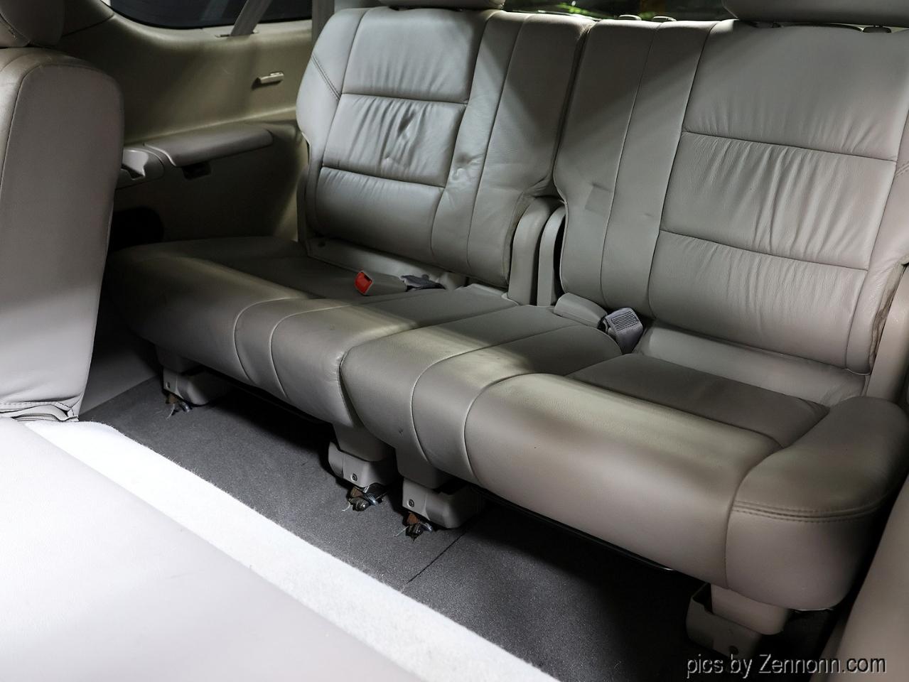 Toyota Sequoia 4dr SR5 4WD (Natl) 2006