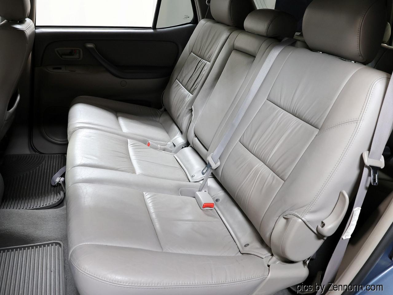 Toyota Sequoia 4dr SR5 4WD (Natl) 2006