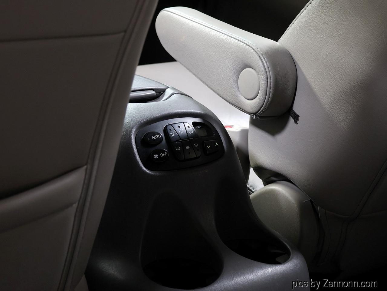 Toyota Sequoia 4dr SR5 4WD (Natl) 2006