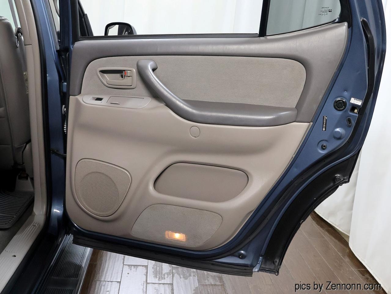 Toyota Sequoia 4dr SR5 4WD (Natl) 2006