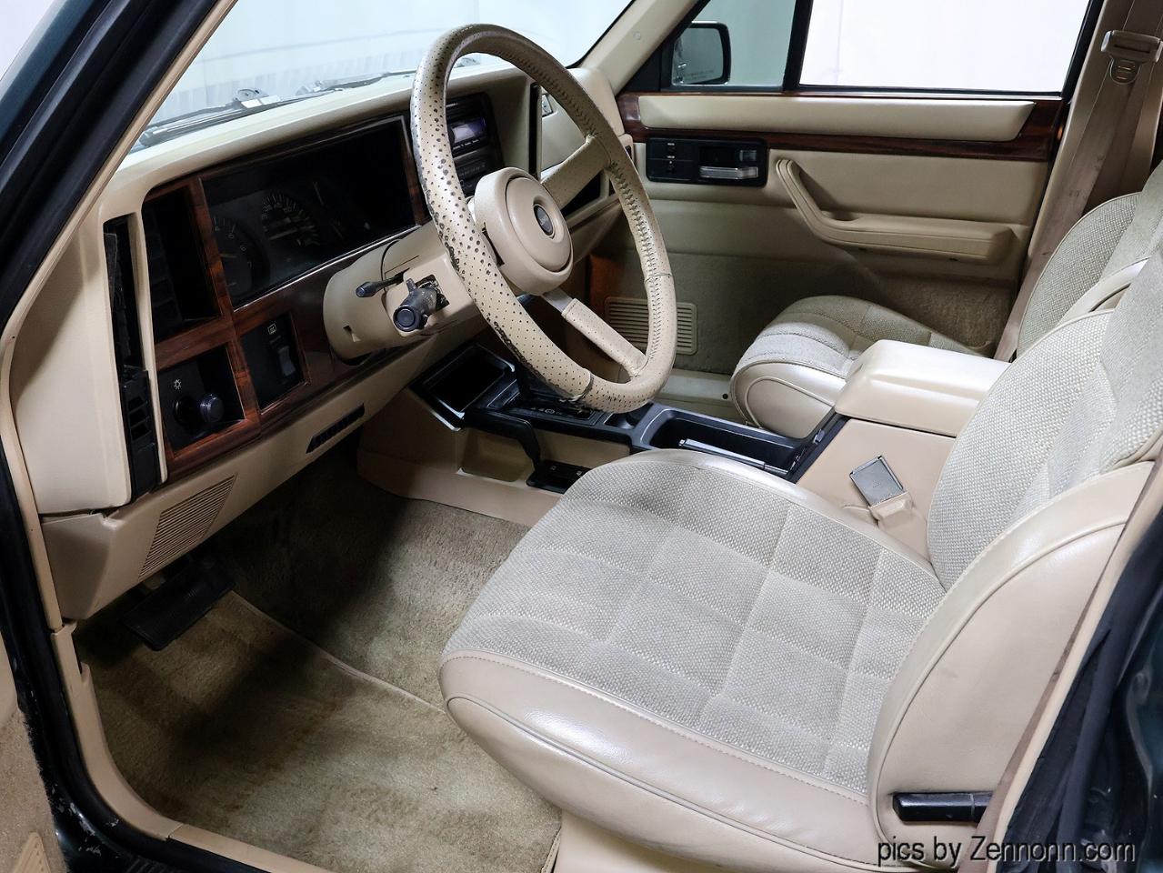Jeep Cherokee 4dr Country 4WD 1993