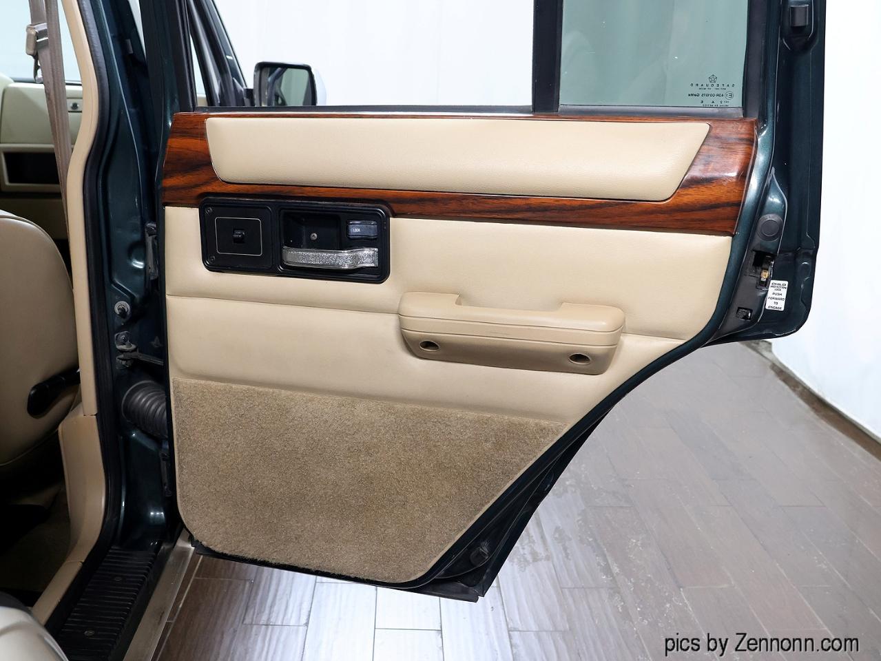 Jeep Cherokee 4dr Country 4WD 1993