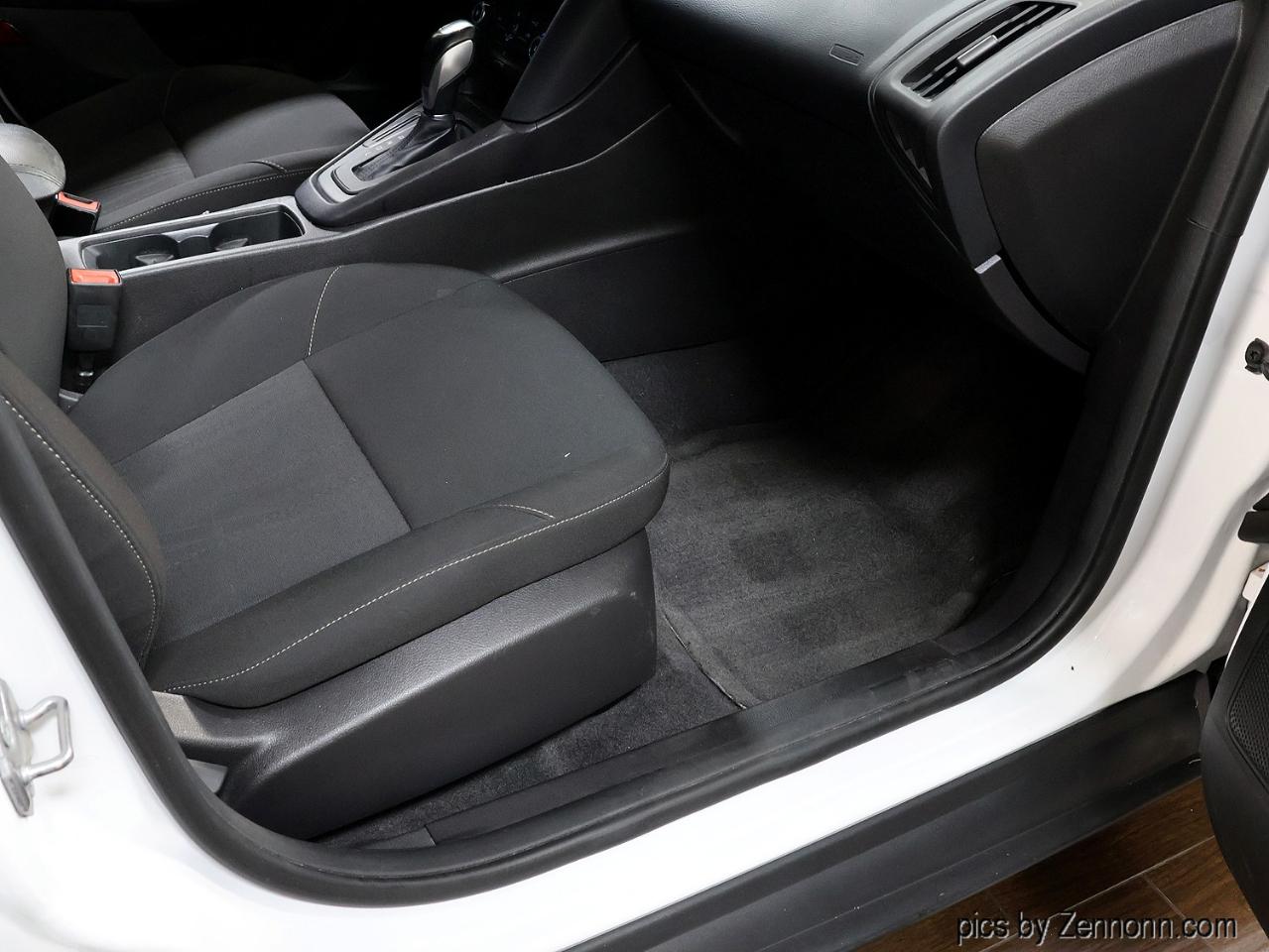 Ford Focus 4dr Sdn SE 2015