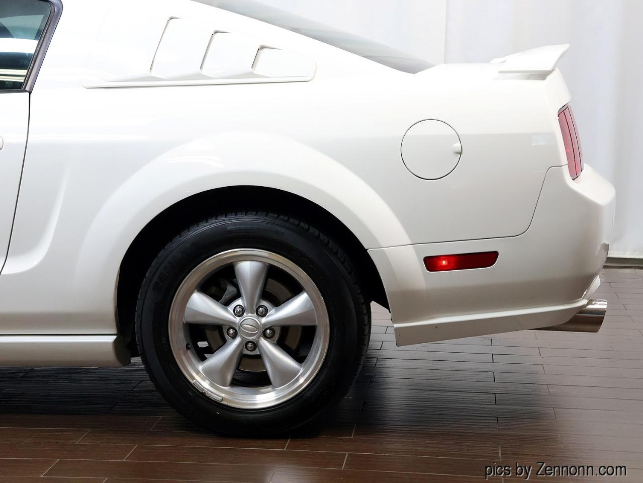 Ford Mustang 2dr Cpe GT Deluxe 2007