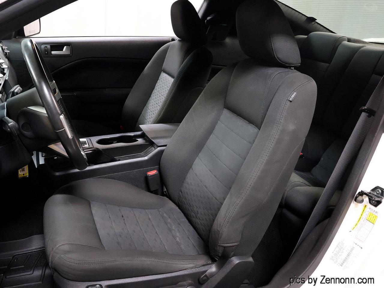 Ford Mustang 2dr Cpe GT Deluxe 2007