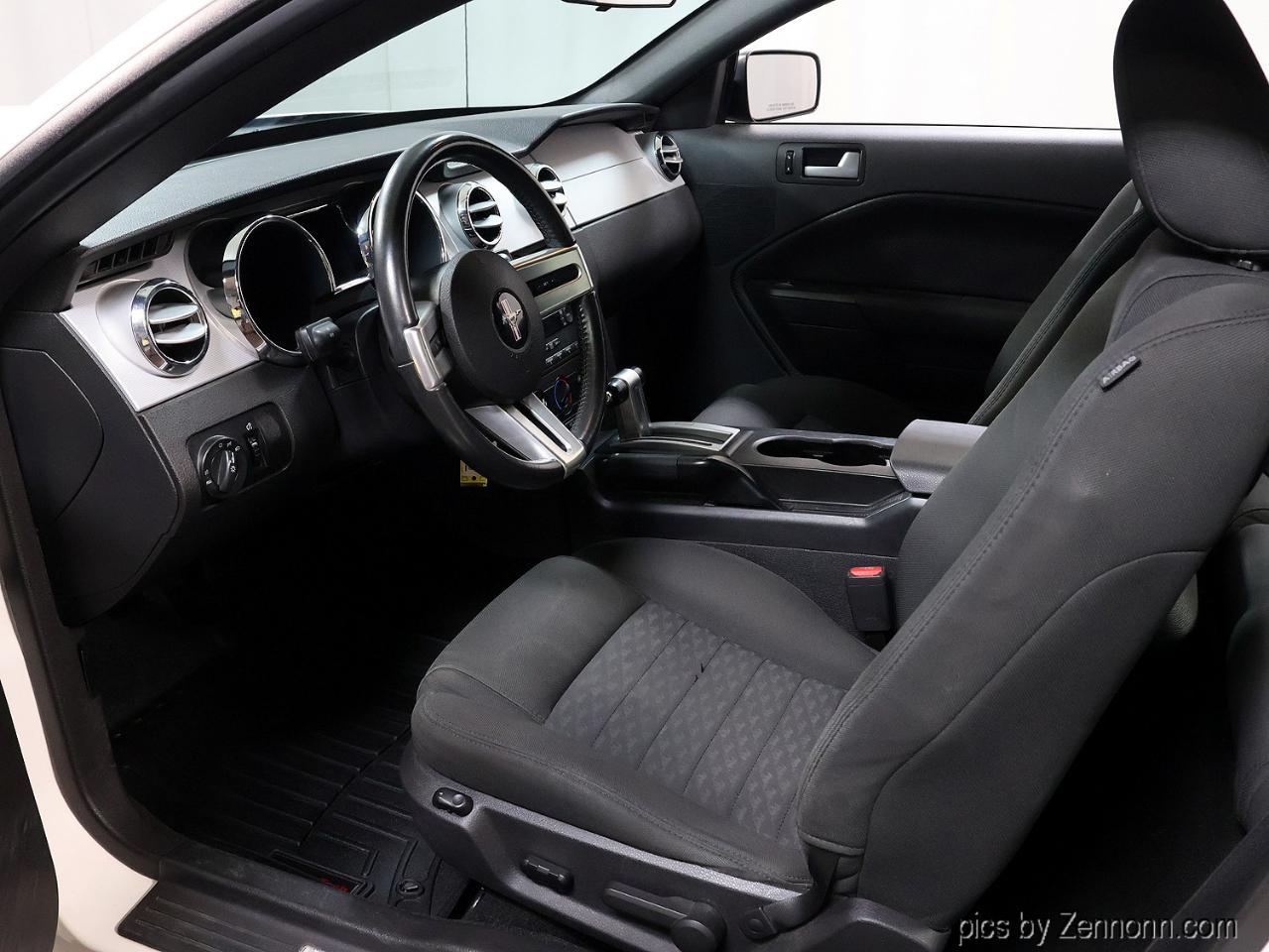 Ford Mustang 2dr Cpe GT Deluxe 2007
