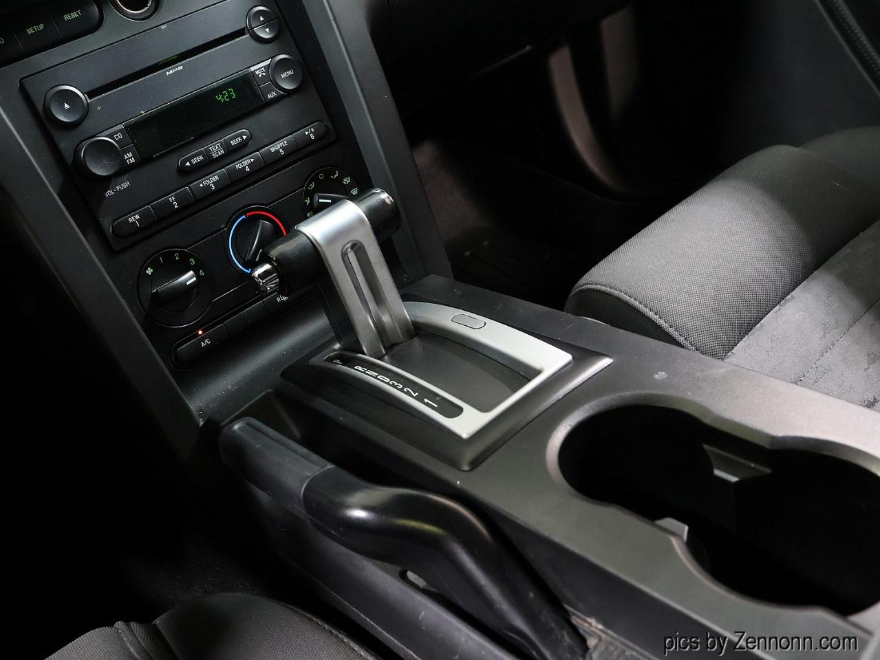 Ford Mustang 2dr Cpe GT Deluxe 2007