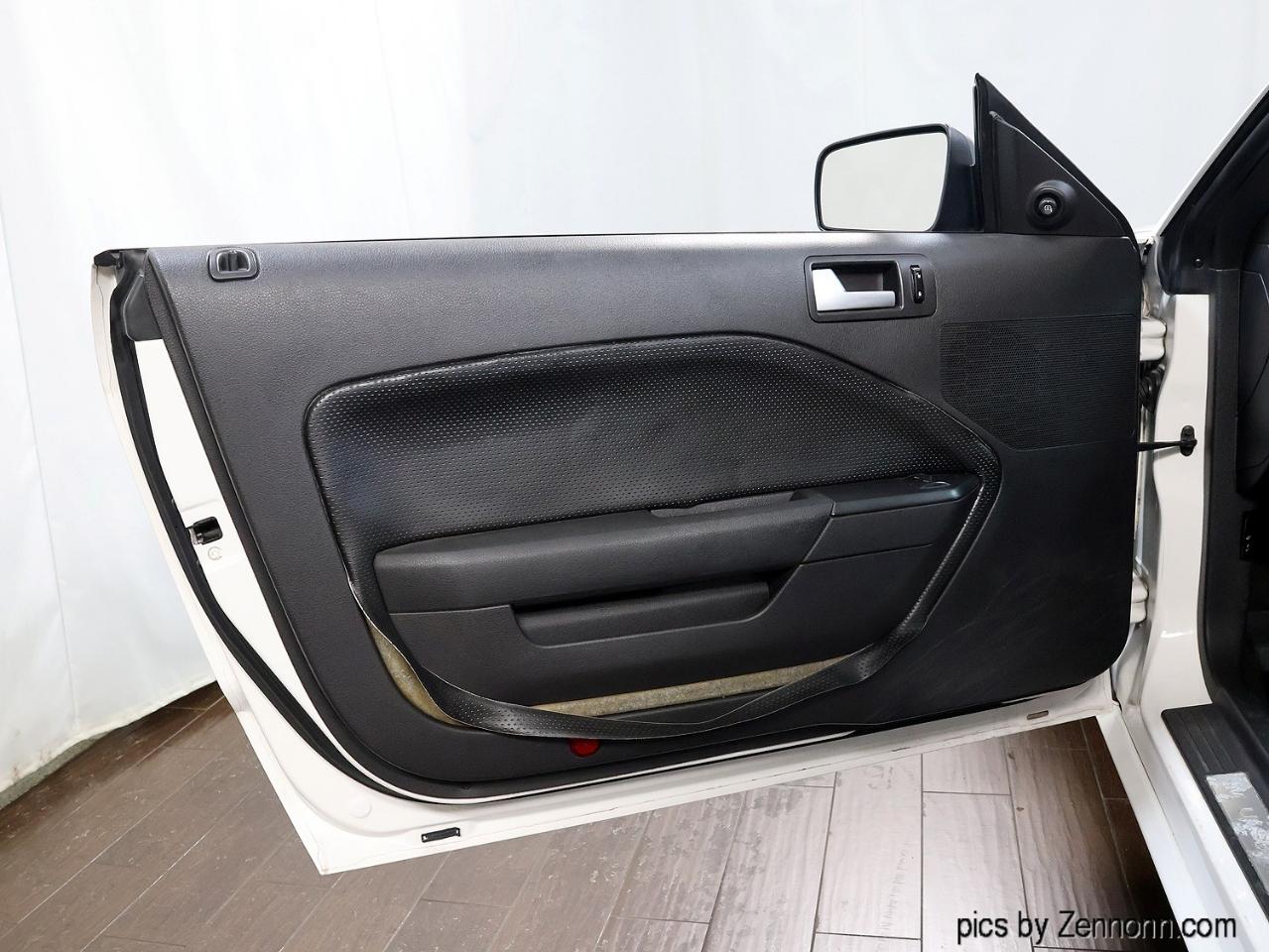 Ford Mustang 2dr Cpe GT Deluxe 2007