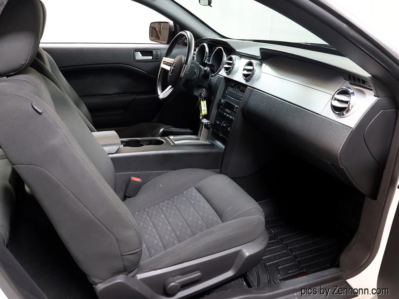 Ford Mustang 2dr Cpe GT Deluxe 2007