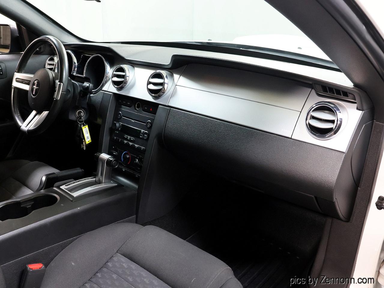 Ford Mustang 2dr Cpe GT Deluxe 2007