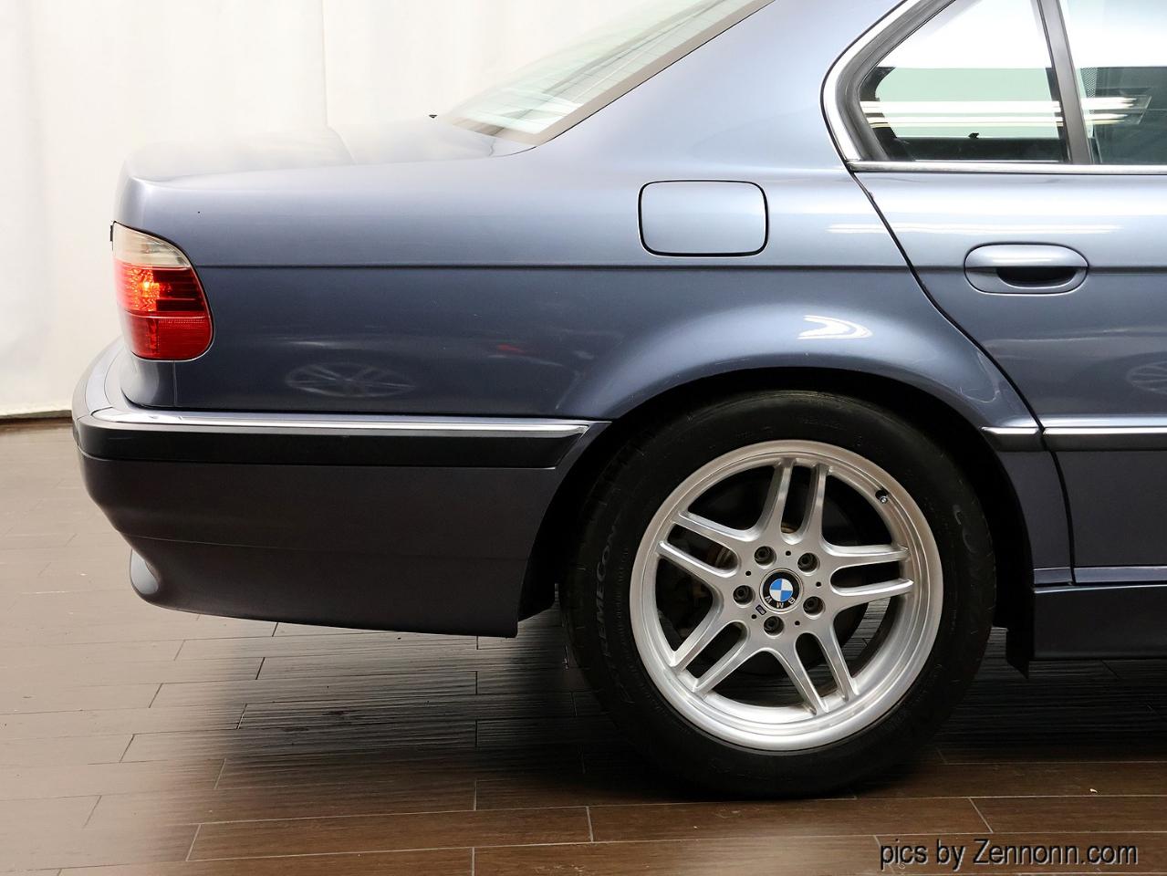 BMW 7 Series  2001