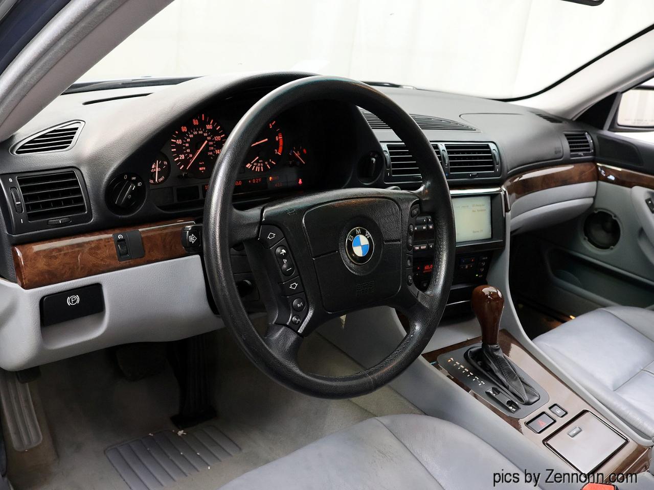 BMW 7 Series  2001