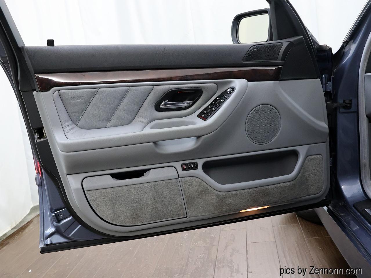 BMW 7 Series  2001