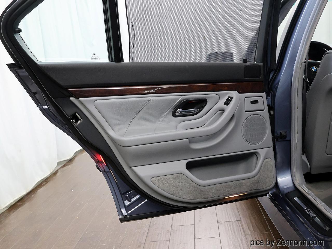 BMW 7 Series  2001