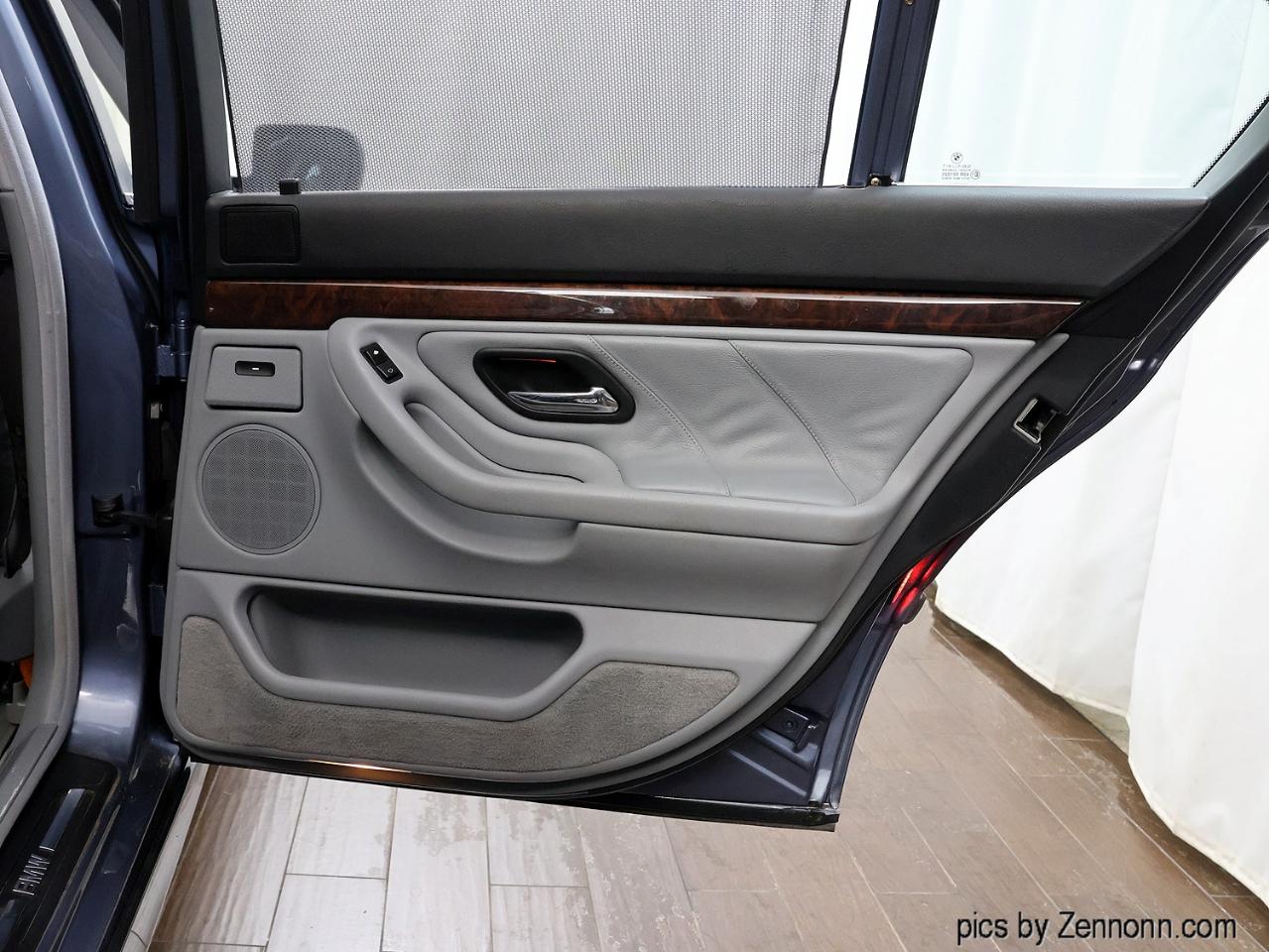 BMW 7 Series  2001