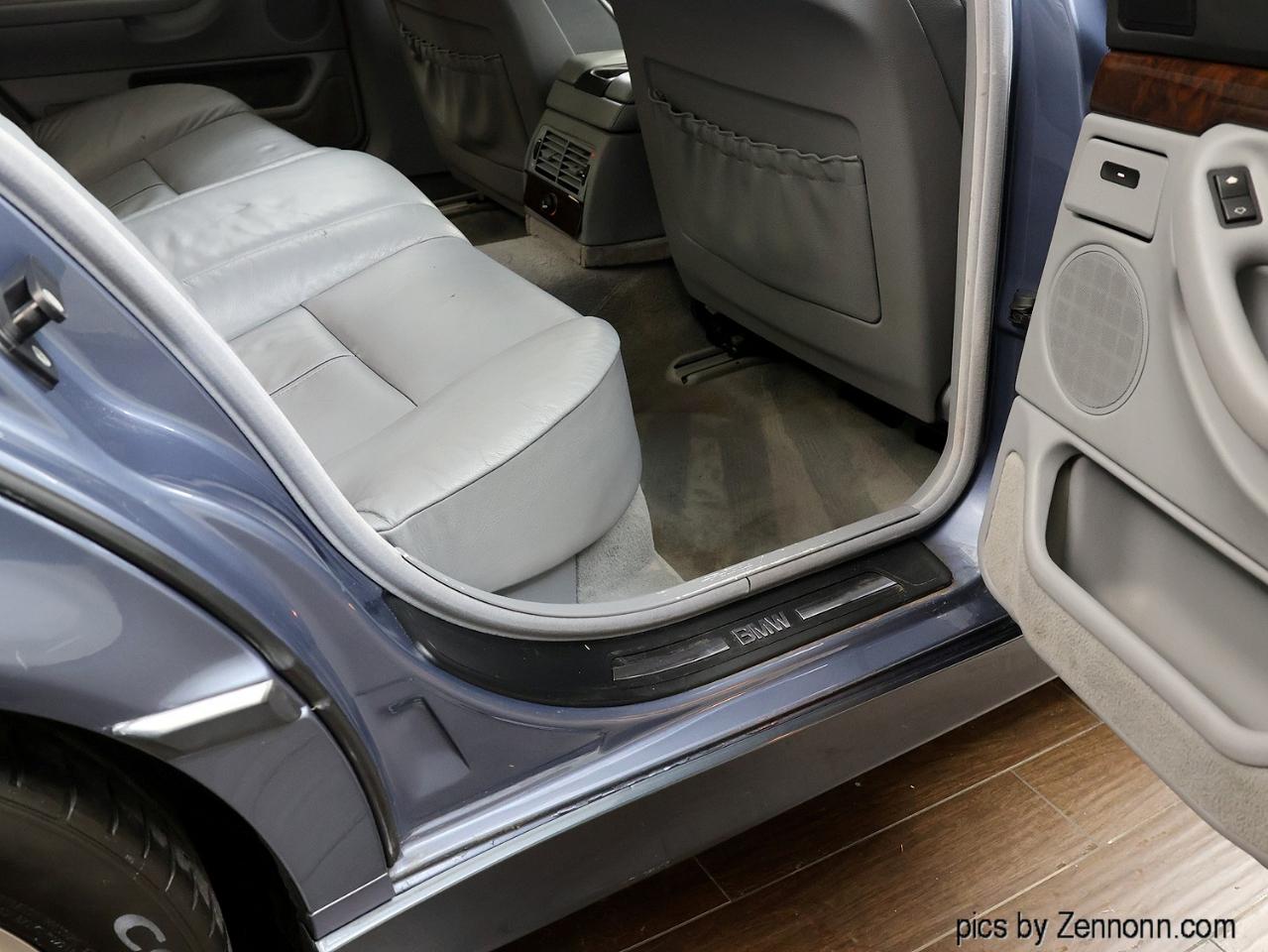 BMW 7 Series  2001