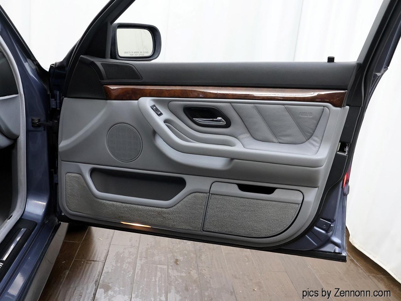 BMW 7 Series  2001