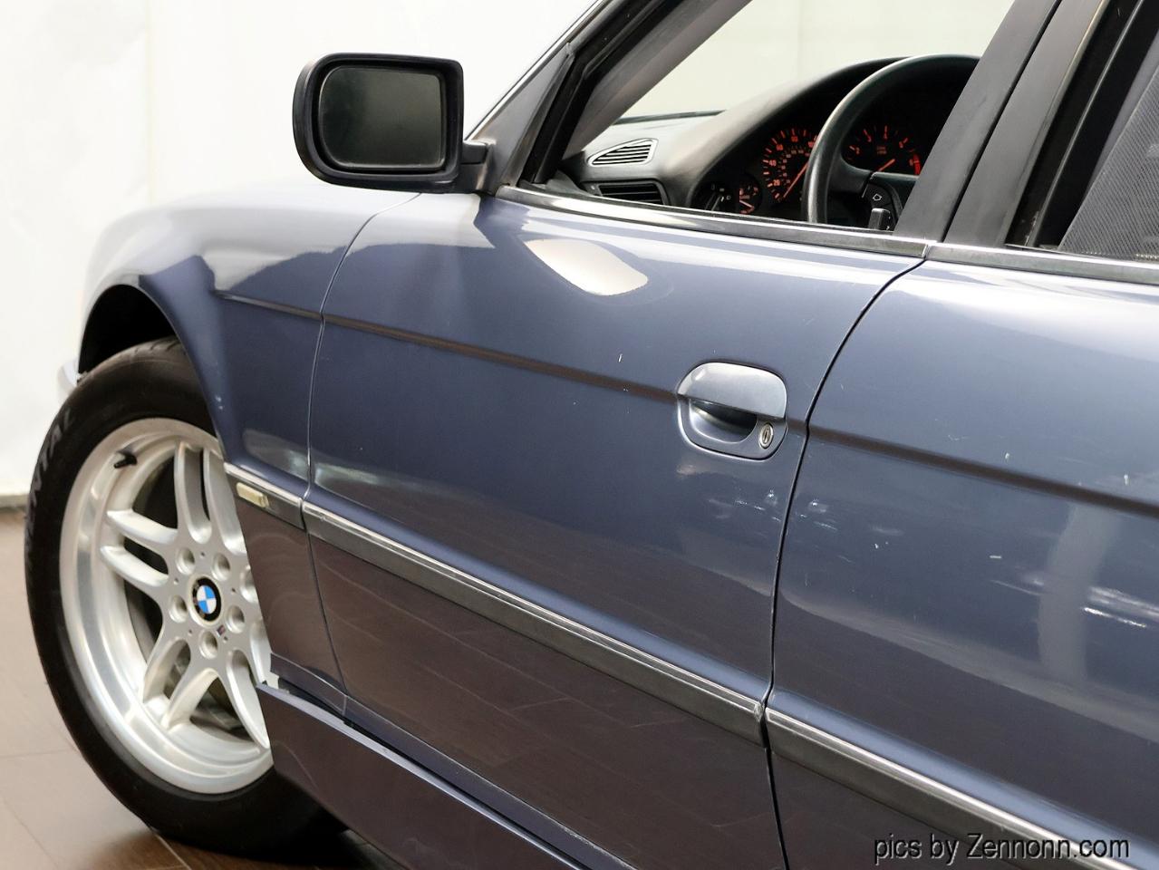 BMW 7 Series  2001