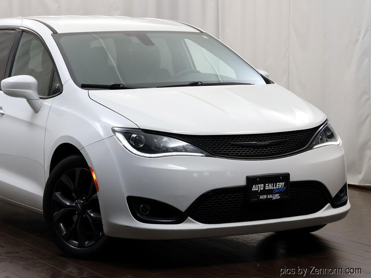 Chrysler Pacifica Touring FWD 2020