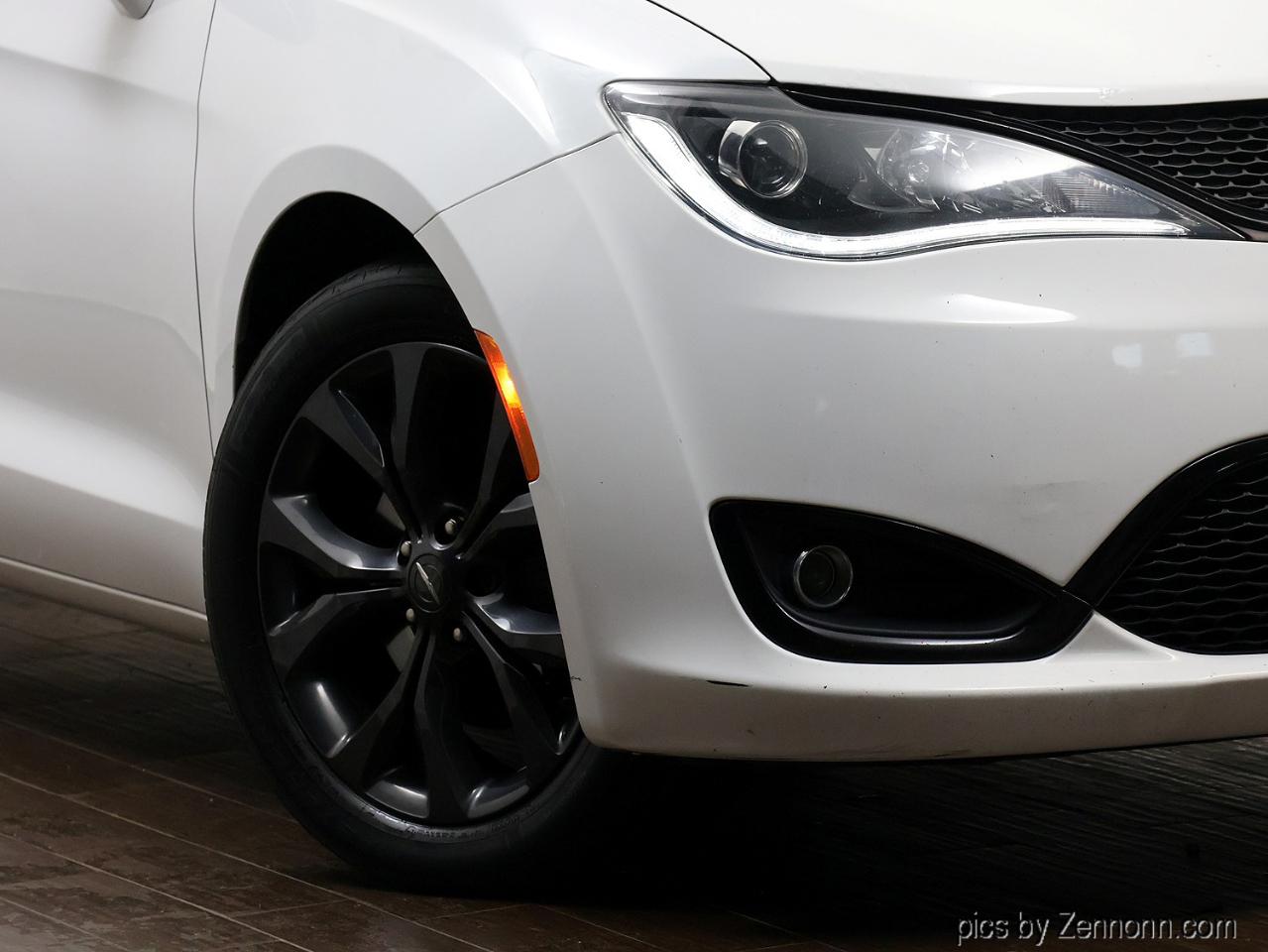 Chrysler Pacifica Touring FWD 2020
