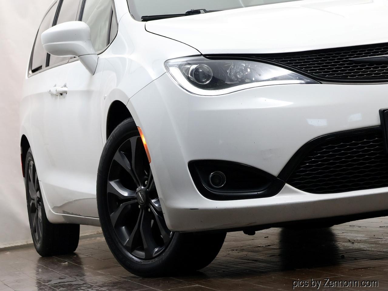 Chrysler Pacifica Touring FWD 2020