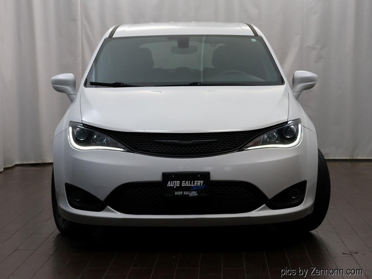 Chrysler Pacifica Touring FWD 2020