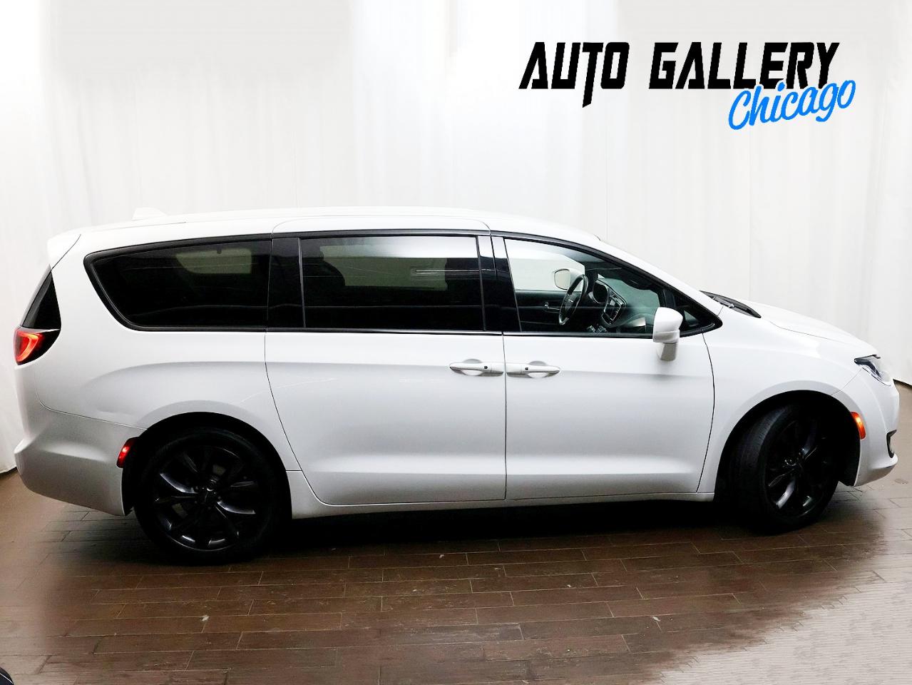 Chrysler Pacifica Touring FWD 2020