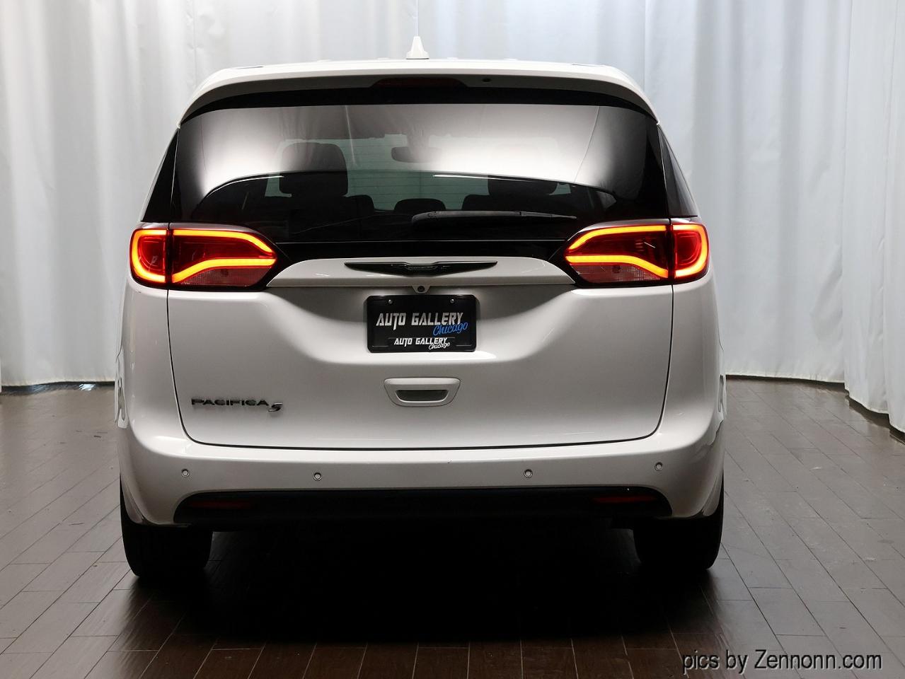 Chrysler Pacifica Touring FWD 2020