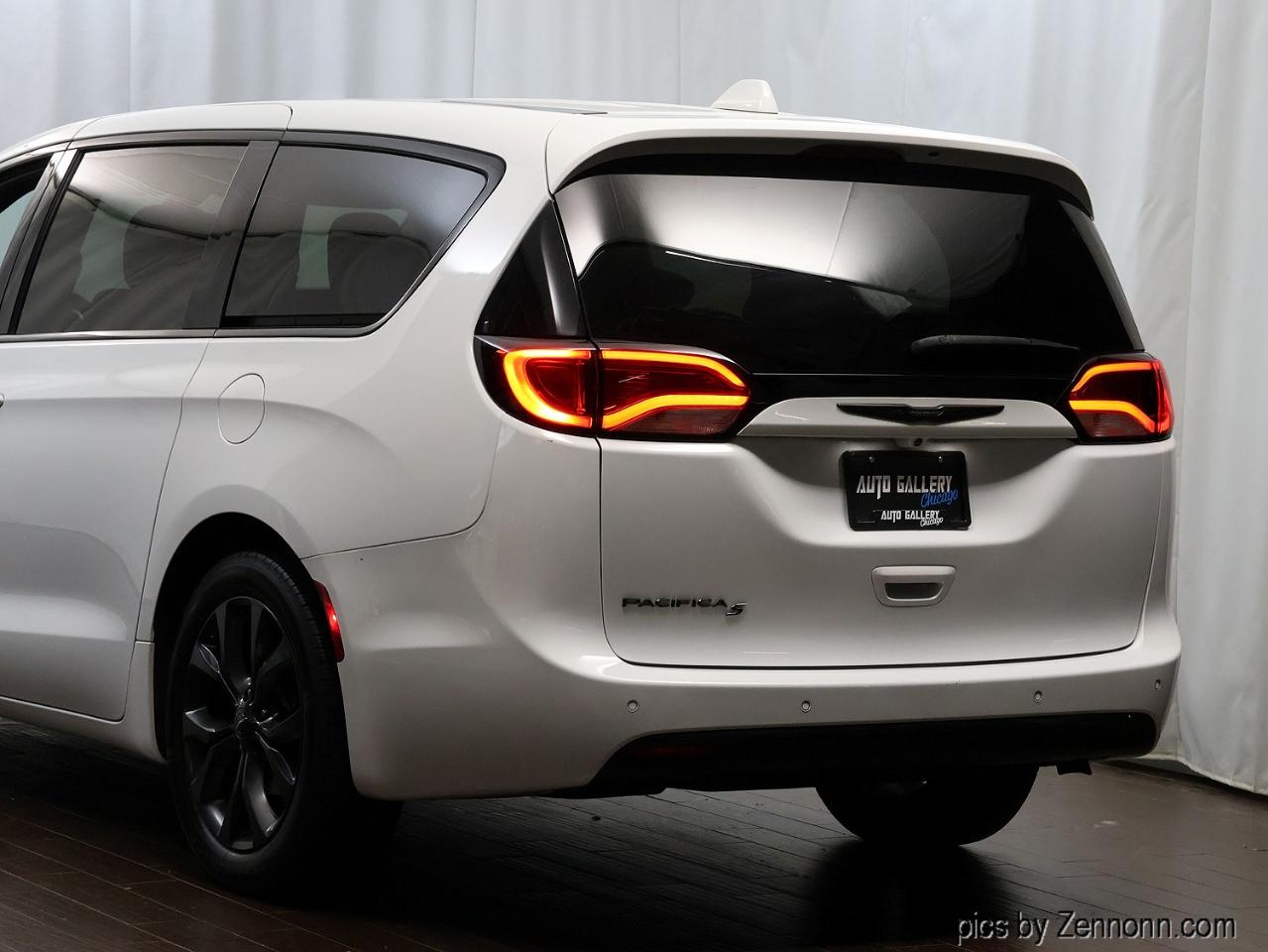 Chrysler Pacifica Touring FWD 2020