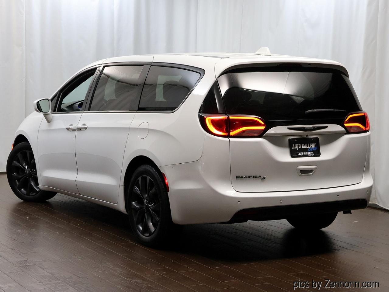 Chrysler Pacifica Touring FWD 2020