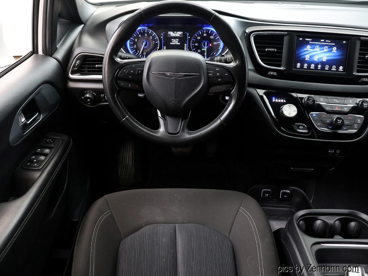 Chrysler Pacifica Touring FWD 2020
