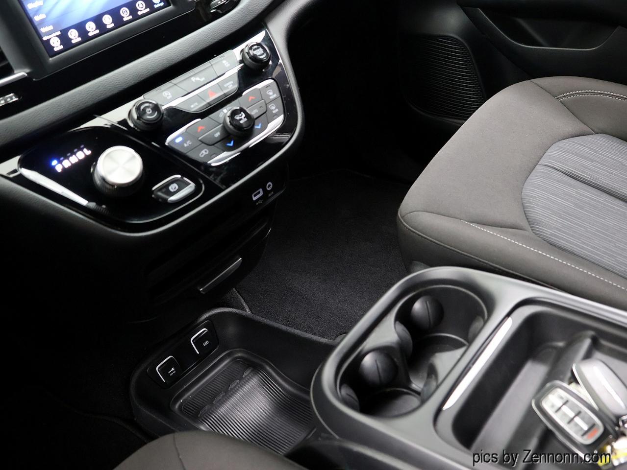 Chrysler Pacifica Touring FWD 2020