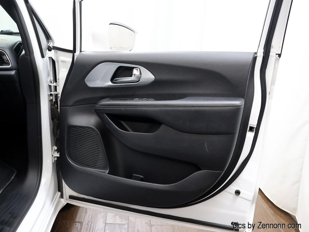 Chrysler Pacifica Touring FWD 2020