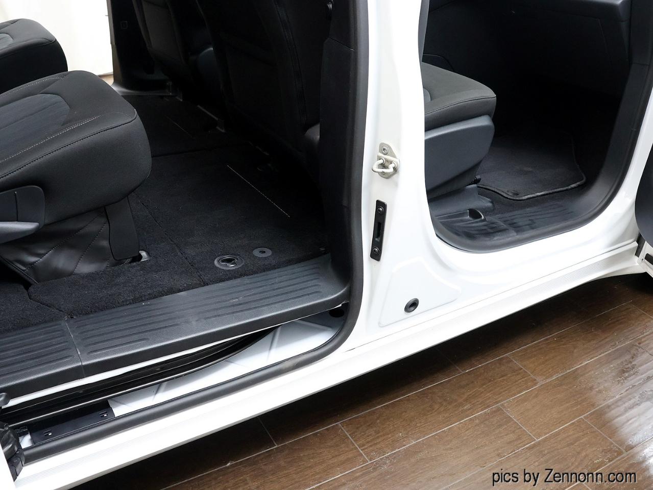 Chrysler Pacifica Touring FWD 2020