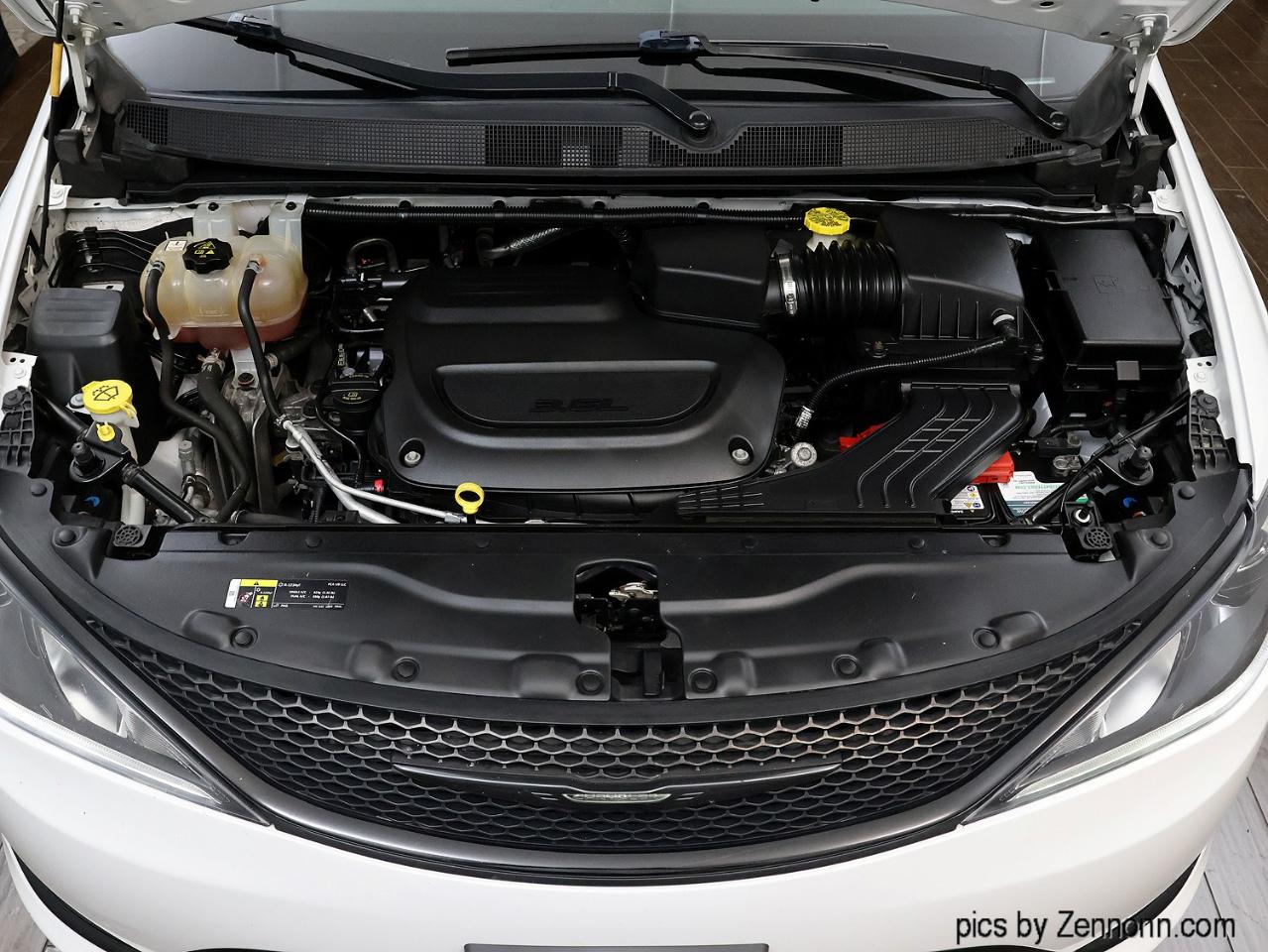 Chrysler Pacifica Touring FWD 2020