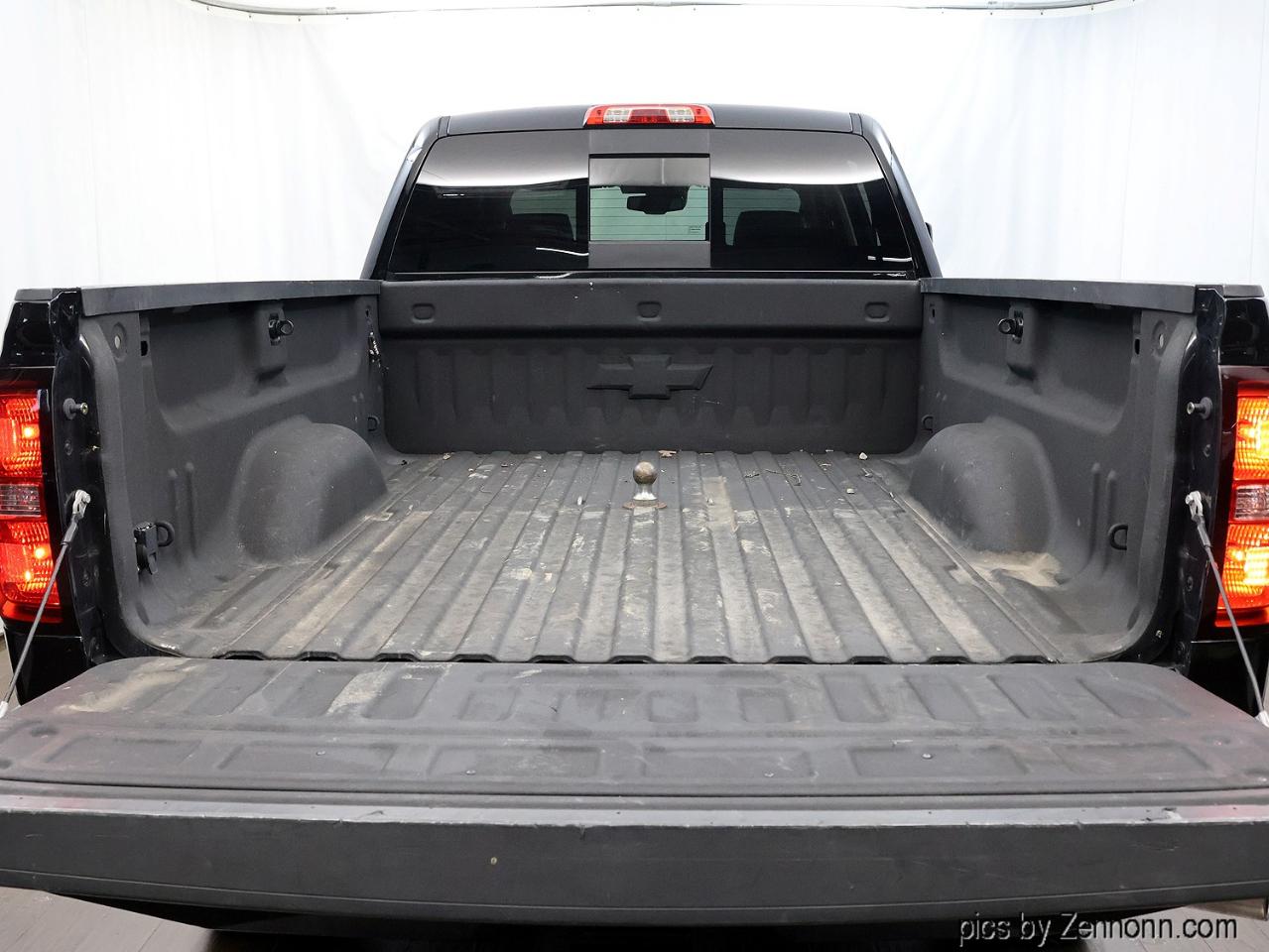 Chevrolet Silverado 2500HD Built After Aug 14 4WD Crew Cab 153.7" High Country 2015