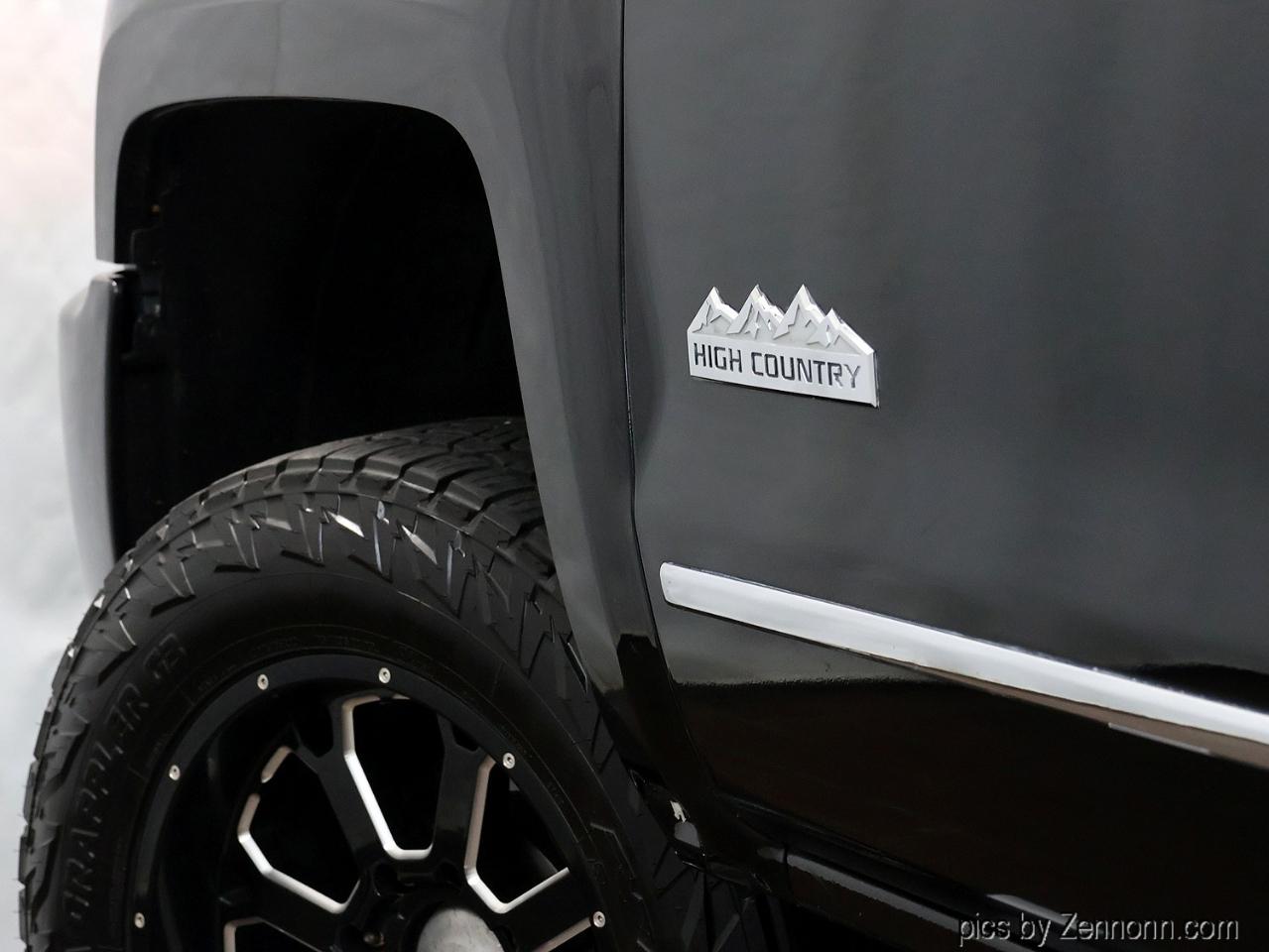 Chevrolet Silverado 2500HD Built After Aug 14 4WD Crew Cab 153.7" High Country 2015