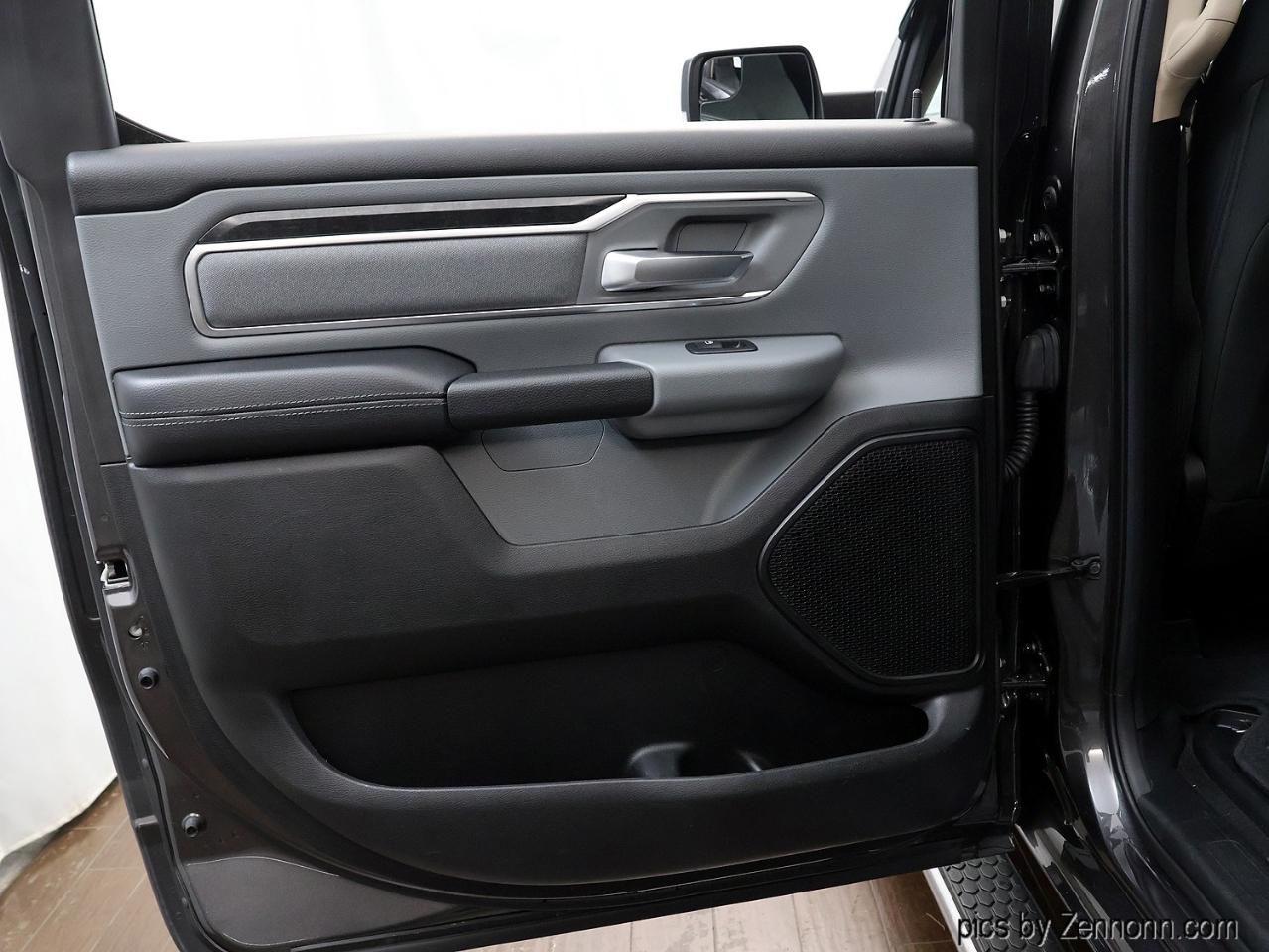 RAM 1500 Big Horn/Lone Star 4x4 Crew Cab 5'7" Box 2019