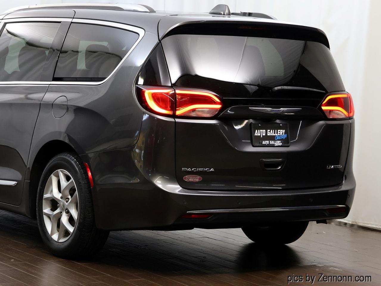 Chrysler Pacifica Limited FWD 2019