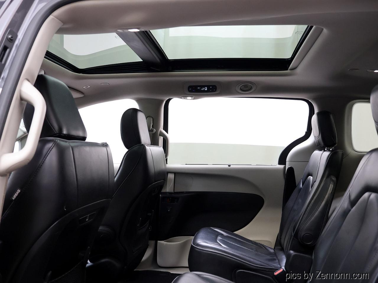 Chrysler Pacifica Limited FWD 2019