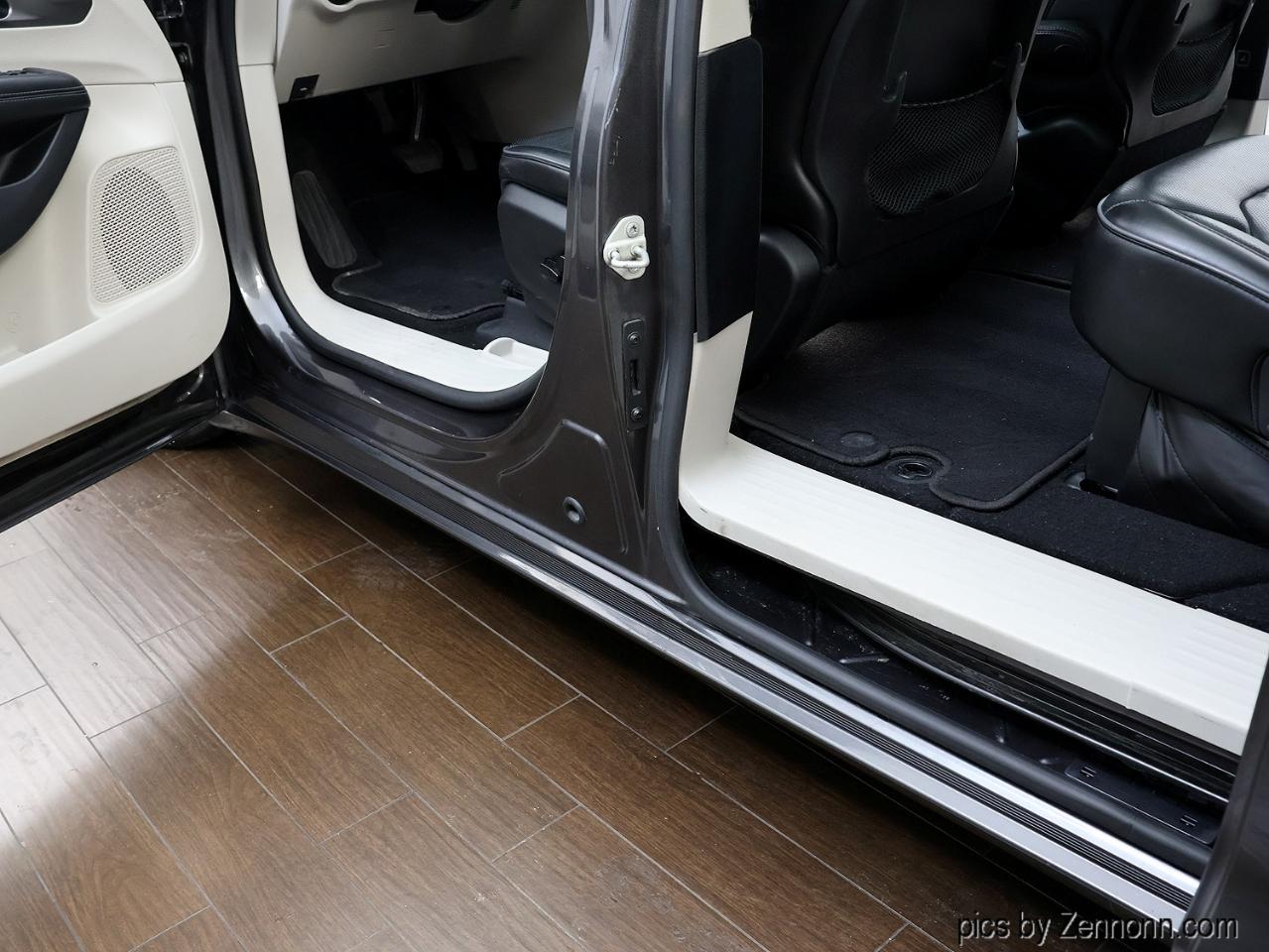 Chrysler Pacifica Limited FWD 2019