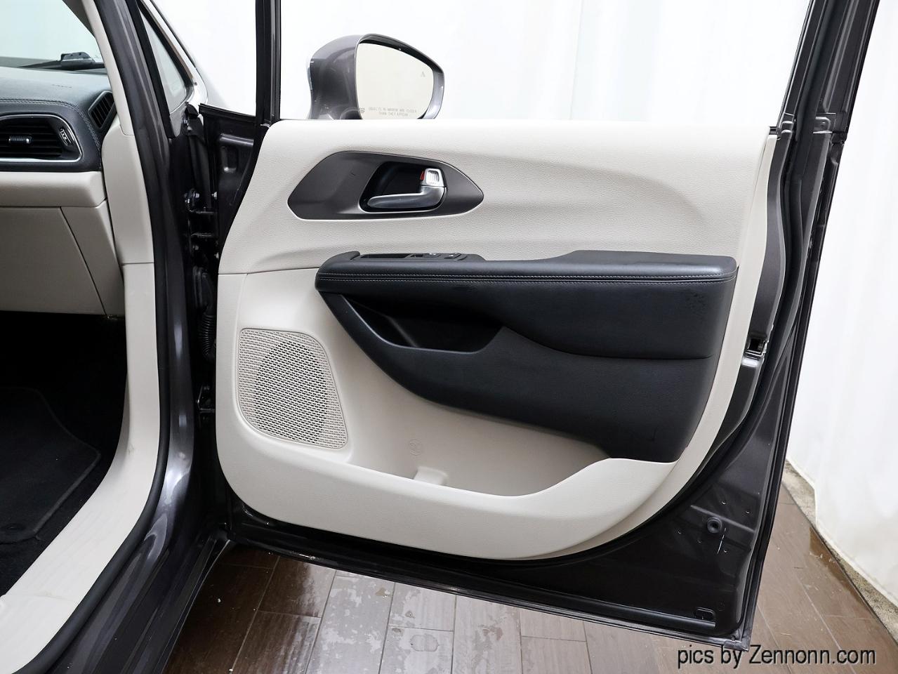 Chrysler Pacifica Limited FWD 2019