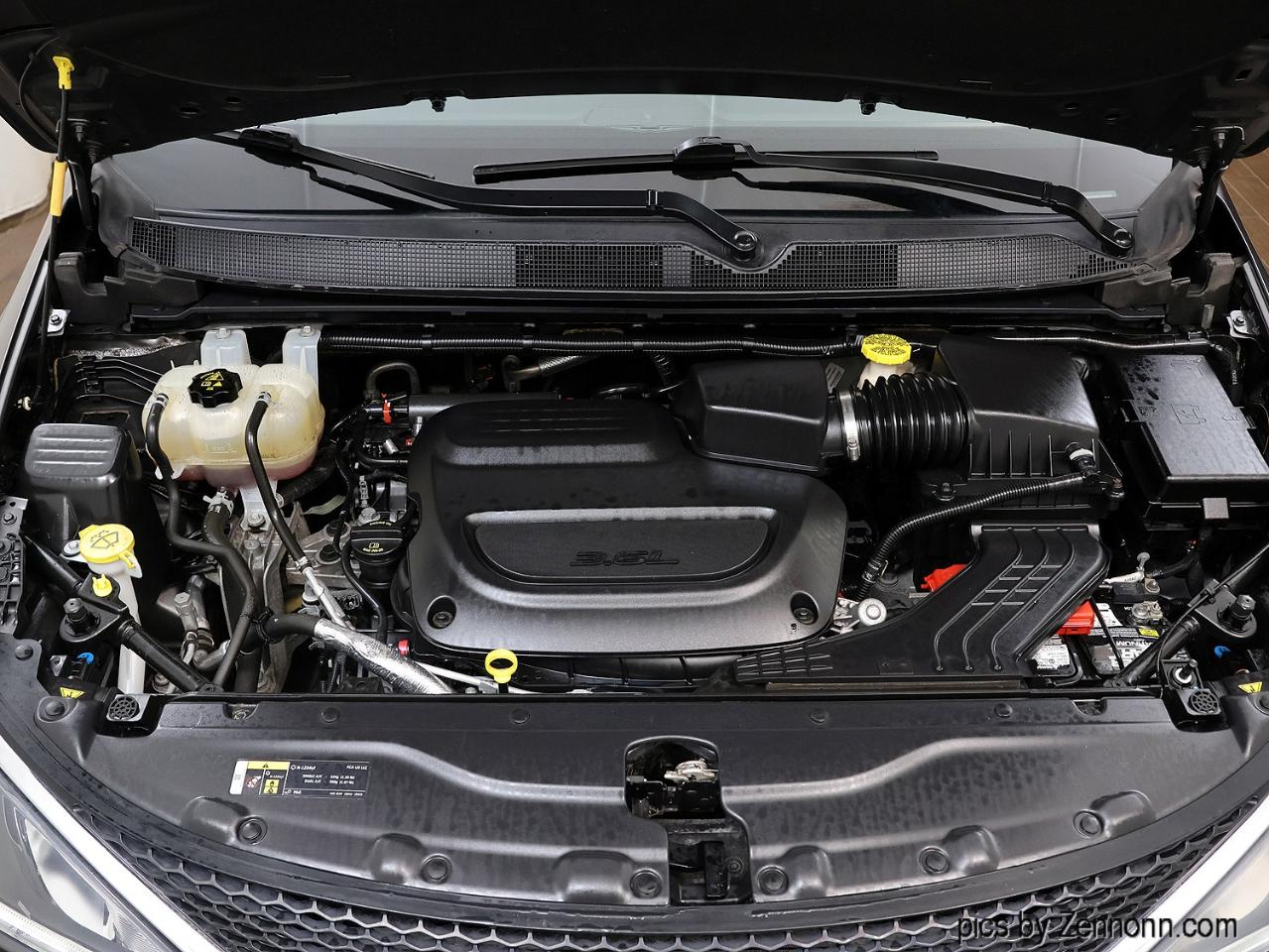 Chrysler Pacifica Limited FWD 2019