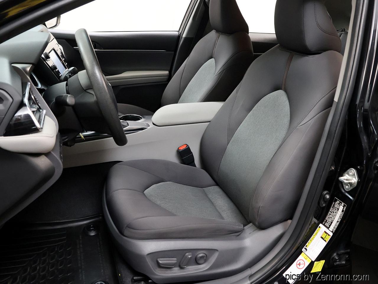 Toyota Camry XLE Auto (Natl) 2018
