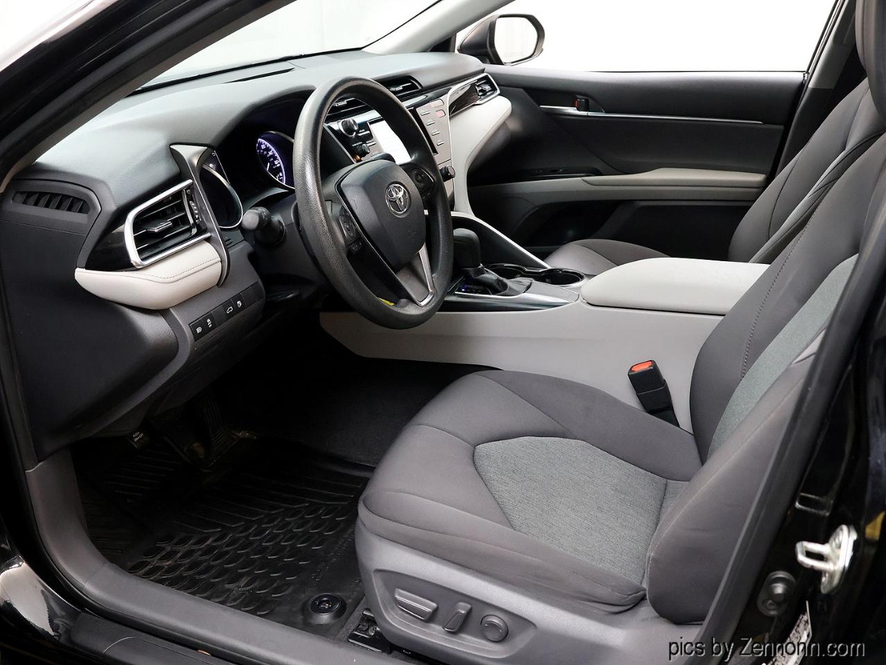 Toyota Camry XLE Auto (Natl) 2018