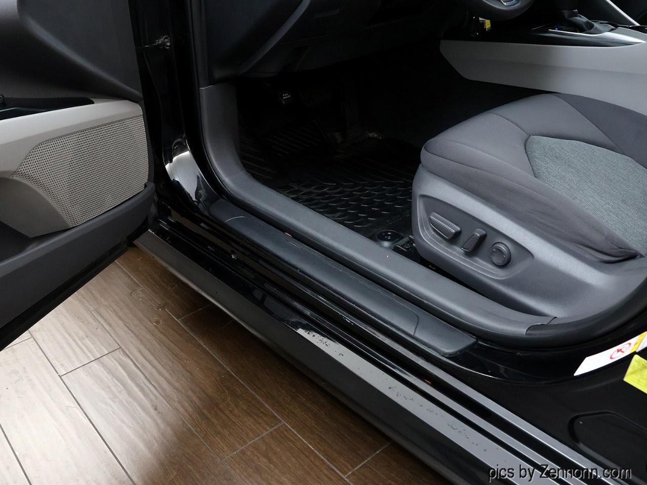 Toyota Camry XLE Auto (Natl) 2018